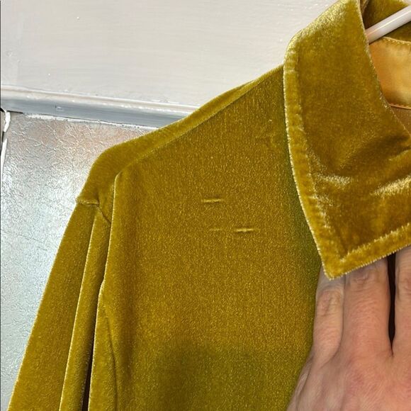 Soft Surroundings Women’s Gold Long Sleeve Velvet Button Down Shirt Size Medium - Picture 4 of 6